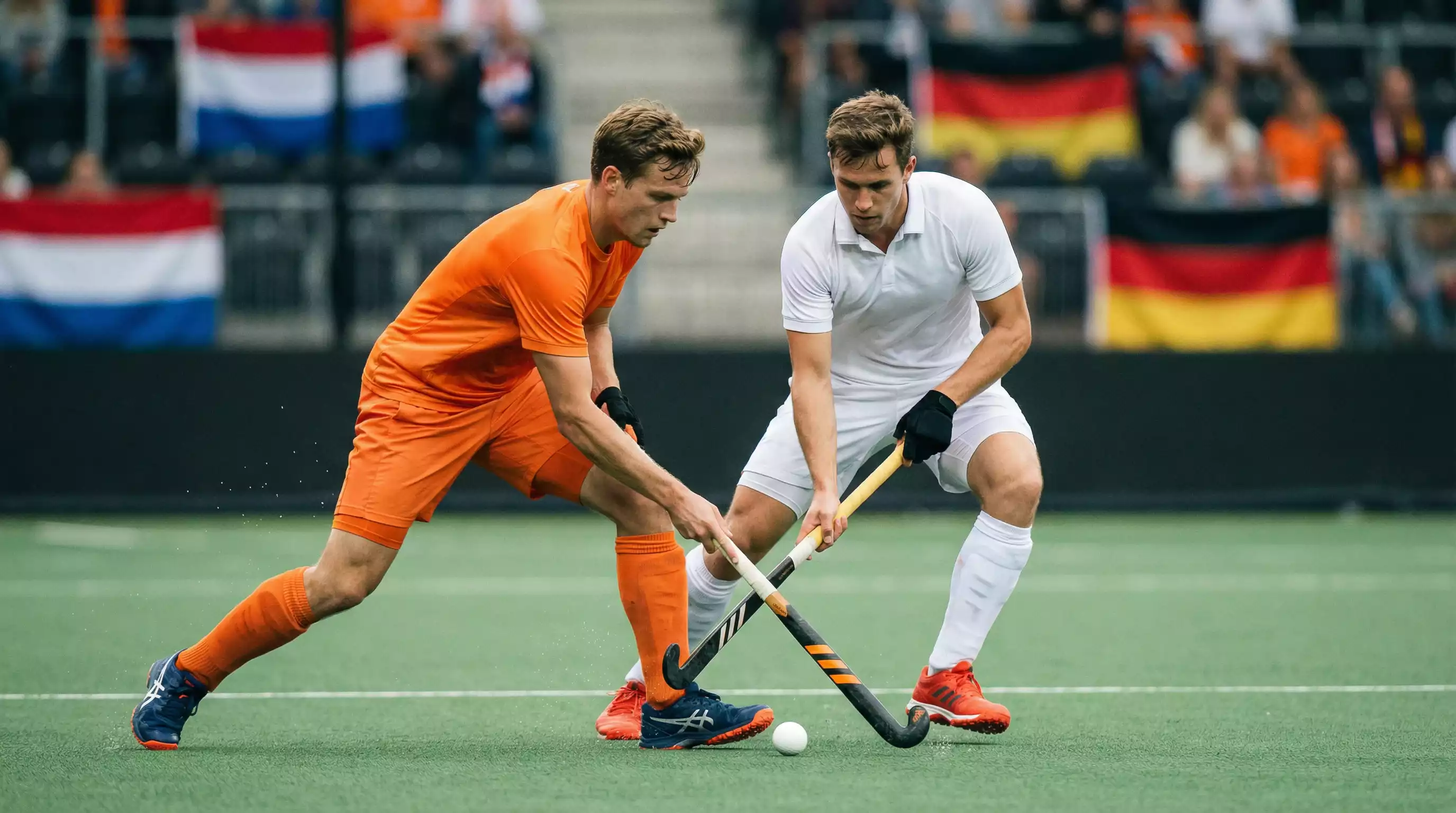 Hockeywedstrijd met Nederlandse en Duitse spelers in internationaal duel