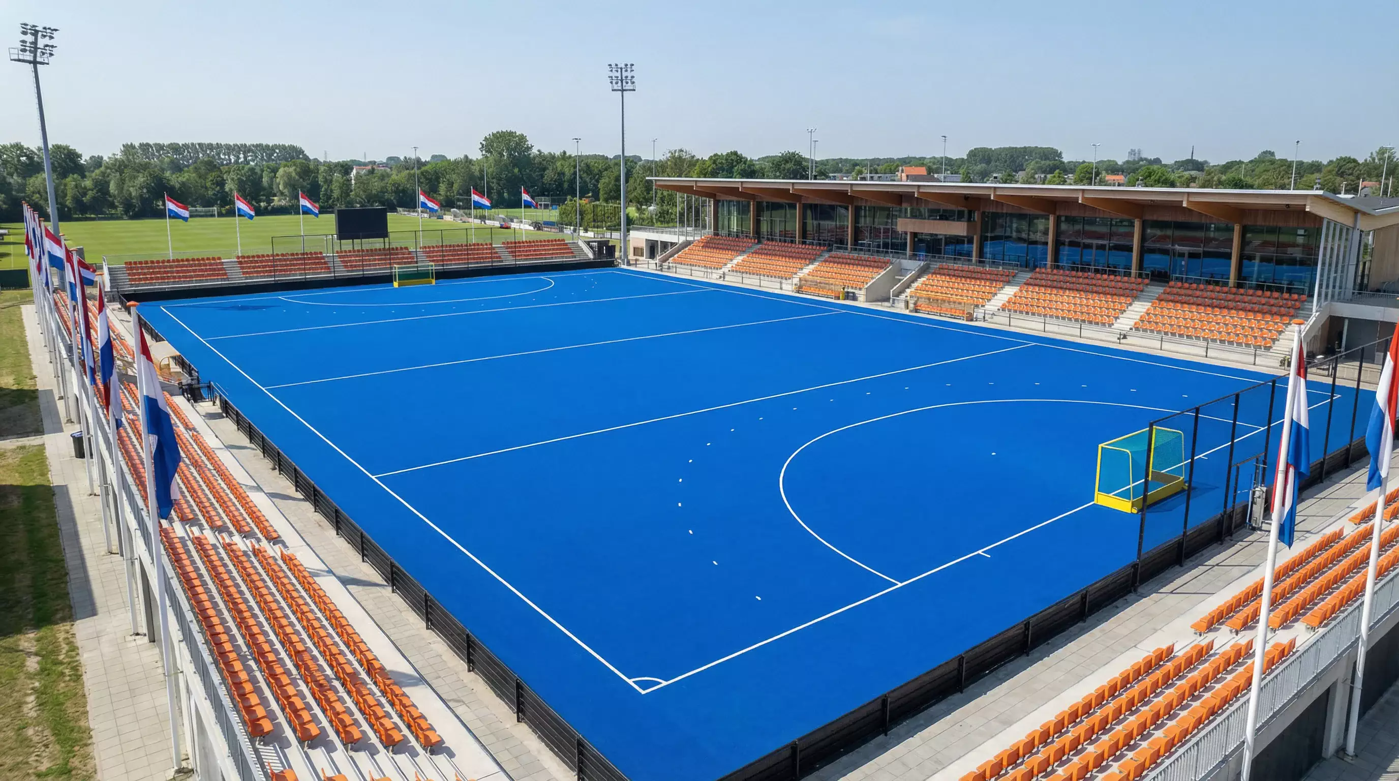 Hockeystadion in Nederland klaar voor WK wedstrijden met oranje tribunes